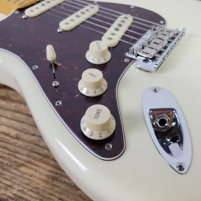 2022 Fender American Professional II Stratocaster Left Hand - Olympic White With OHSC image 17