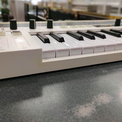 Arturia KeyStep 37 MIDI Controller / Keyboard 2021 - 2025 - White image 6