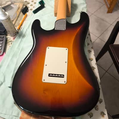 Fender American Elite Stratocaster HSS Shawbucker with Maple Fretboard 2016 - 2019 - 3-Color Sunburst image 5