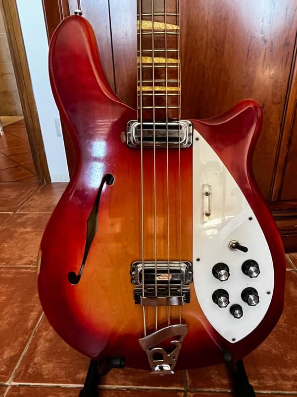 Rickenbacker 4005 f-hole Rose Morris 3261 - Good