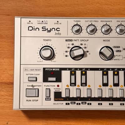Dinsync RE-303 Roland TB-303 Clone Aluminum Case image 5