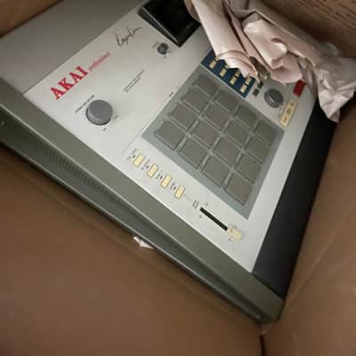 Akai MPC60 Integrated MIDI Sequencer and Drum Sampler 1988 - 1991 - Grey image 2