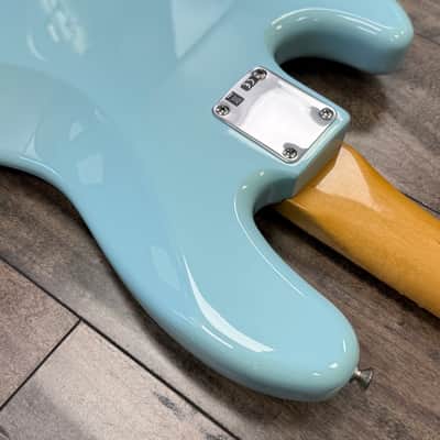 Fender Vintera '60s Jazz Bass with Pau Ferro Fretboard 2019 - Daphne Blue image 14