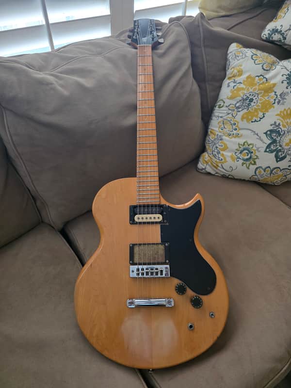 Gibson L6-S Custom with Maple Fretboard