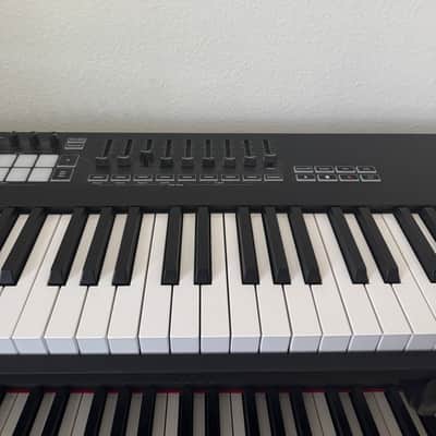 Novation Launchkey 88 MKIII MIDI Keyboard Controller 2022 - Present Black image 2