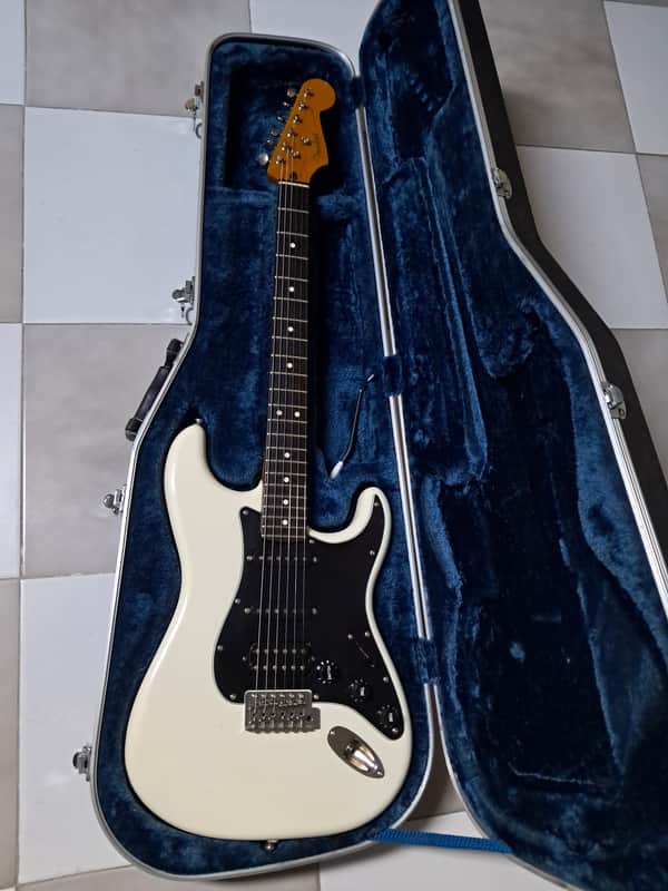 Fender Modern Player Stratocaster HSS - Olympic White image 1