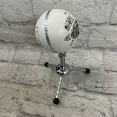Blue Snowball USB Mic with Tripod image 3