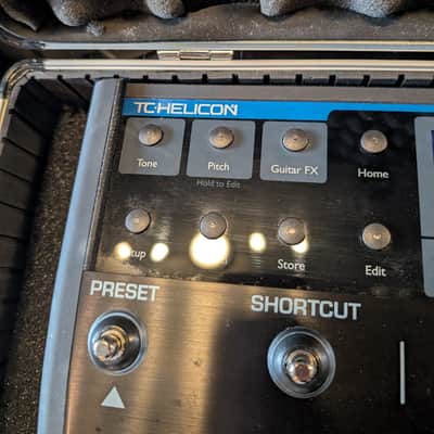 TC Helicon Voicelive 2 vocal harmony effect pedal + case image 3