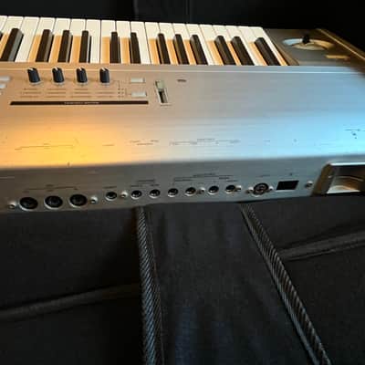 Korg Triton LE 88-Key 62-Voice Polyphonic Workstation 2000 -2002 - Silver image 7