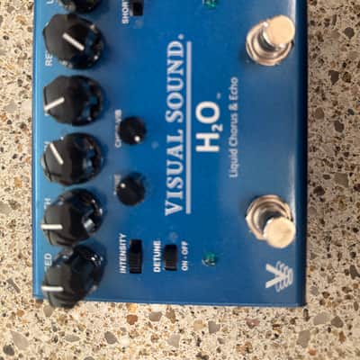 Visual Sound H2O V3 Chorus and Echo 2010s - Blue image 1