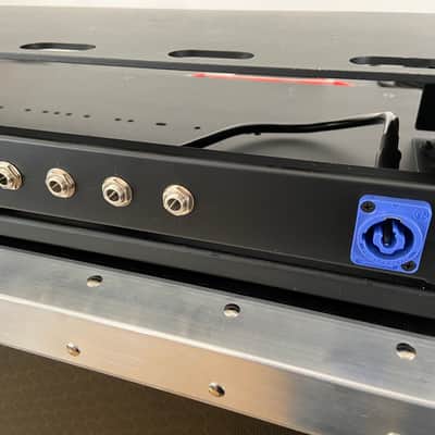 Vertex Pedalboard with Custom Patch Bay image 1