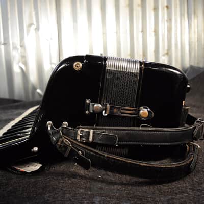 Guerrini Company 2/4 Student Accordion image 12