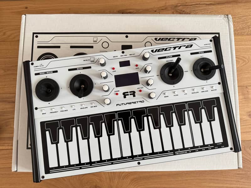 Future Retro Vectra V2 Digital Analog Synthesizer hybrid wavetable modular image 1