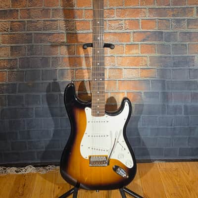 Squier 2019 Affinity Series Stratocaster Indian Laurel Fretboard 2-Color Sunburst image 1