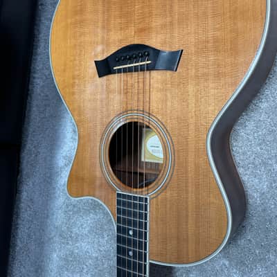 2007 Taylor 414CE-LTD 2007 - Natural. Fall Limited LTD with Gator GLDREAD12 soft hard shell case gig bag. Acoustic Electric Expression. Grand Auditorium image 3