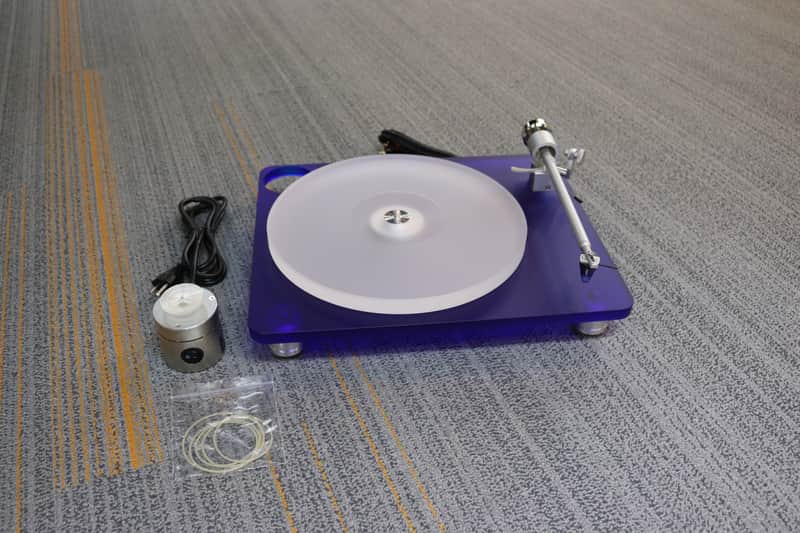 Clearaudio Emotion Bluemotion Belt Drive Turntable (Ortofon Red Cartdridge) image 1