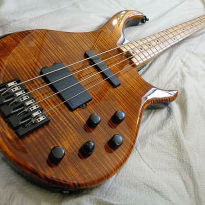 USA Peavey Millennium Plus 4 string bass guitar w/original hard case image 1