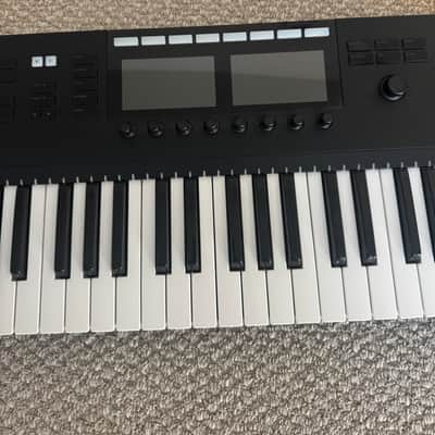 Native Instruments Komplete Kontrol S61 Mk2 2010s - Black image 4
