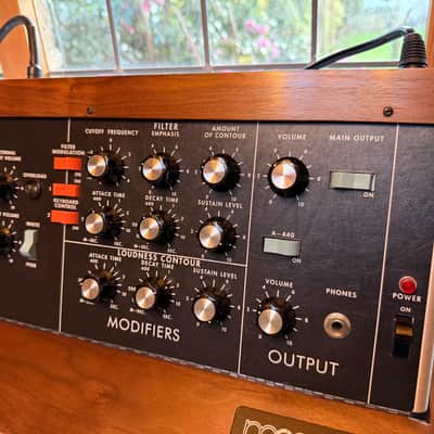 Moog Minimoog Model D Reissue 44-Key Monophonic Synthesizer (2016) 2016 - 2017 - Black / Wood image 9