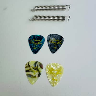 Fender Tremolo Spring & Case Candy Package – Part No. 010990 image 3