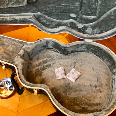 Road Runner RRMAJBO ABS Molded Jumbo Acoustic Guitar Case w/ Key image 10