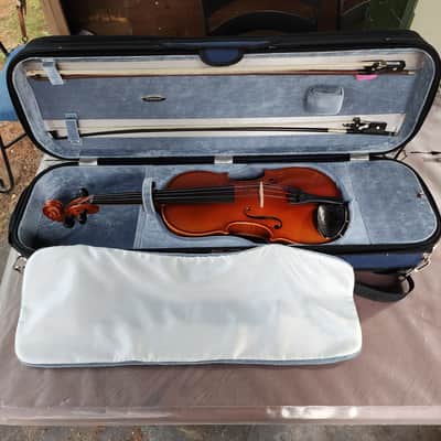 Karl Hofner Violin Model 7- 4/4 Full size, Concord case, D'addario tuner, Kun chin rest, K.Holtz. FG bow image 2