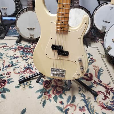 Peavey Fury Cream image 2
