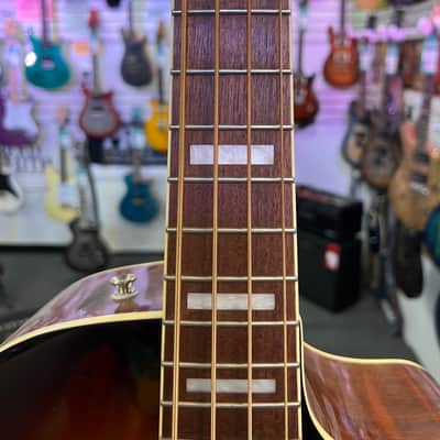 Fender Kingman™ Bass, Walnut Fingerboard, Black Pickguard, Shaded Edge Burst image 3