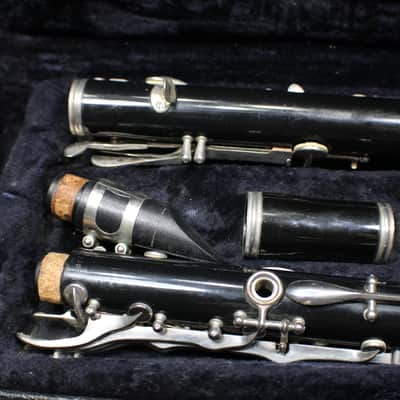 A  U.S.A. Selmer-Bundy Bb Clarinet in it's Original Case & Ready to Play   # 6 C image 5