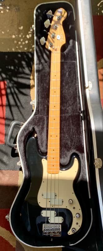 Fender Elite Precision Bass I with maple Fretboard 1983 - 1984 Black image 1