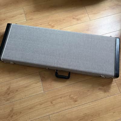 Fender USA G&G Strat/Tele Hard Case, Black And White