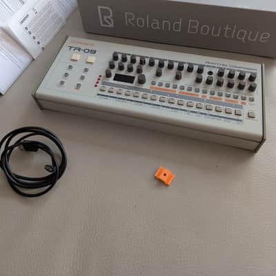 Roland TR-09 Rhythm Composer 2017 - Present - White 909 fun sequencer step complete plus bonus boutique