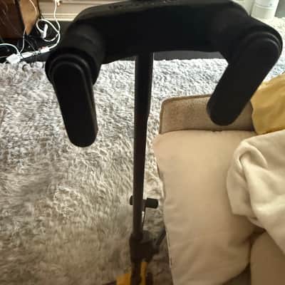 Hercules GS422B Auto Grip Duo Guitar Stand with Foldable Backrest 2010s - Black image 2