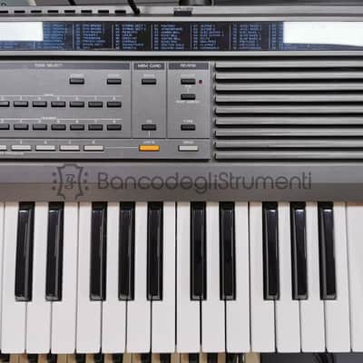 Roland E-20 Synthesizer 61-key synthesizer keyboard image 2