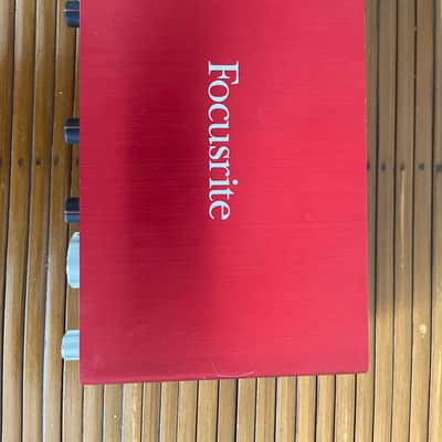 Focusrite Scarlett 2i4 2nd Gen USB Audio Interface 2016 - 2018 - Red / Black image 3
