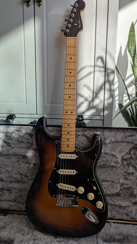 Fender American Ultra Luxe Stratocaster with Maple Fretboard 2021 - 2024 - 2-Color Sunburst image 1