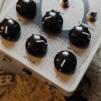 Blue Colander - Astronomy Domine (reverb with wave folder, overdrive & distortion) in White image 5