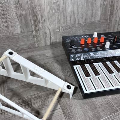 25º Stand for Arturia MicroFREAK Synthesizer - DWL - Color WHITE - by KZcraftworks - US Seller image 4