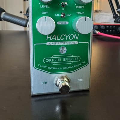 Origin Effects Halcyon Green Overdrive 2022 - Present - Silver / Green image 1