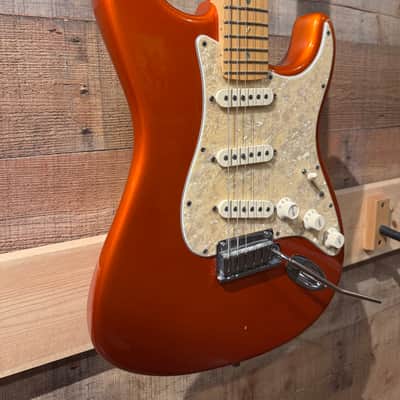 Fender American Deluxe Stratocaster V-Neck with Maple Fretboard 2004 - Candy Tangerine image 2