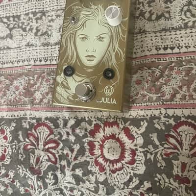 Walrus Audio Julia Chorus / Vibrato V2 Limited Edition - Sweetwater 2021 - Gold image 1