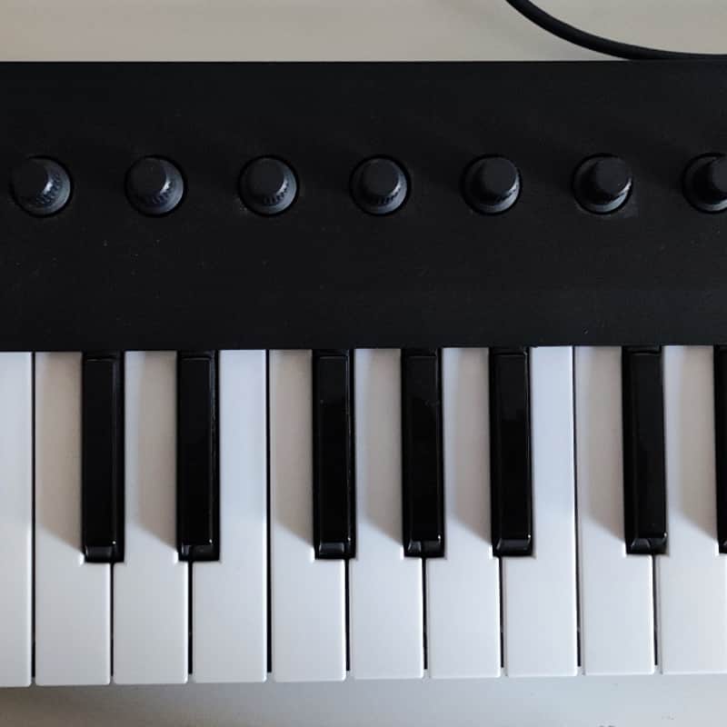 2019 Native Instruments Komplete Kontrol M32 Black