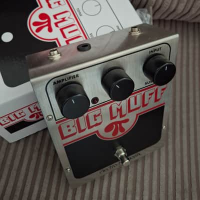 Immagine Electro-Harmonix Big Muff Pi 2000 - Present - Silver / Black / Red - 3
