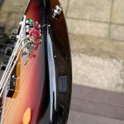 Fender AVRI '62 Jazz Bass 2006 in 3-Color Sunburst image 18