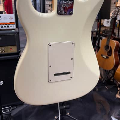 Fender Highway One Stratocaster with Maple Fretboard 2002 - Blonde image 5