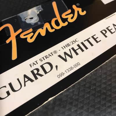 Golpeador Pickguard Fender Fat Strat 1HB/2SC White Pearl Aged image 4
