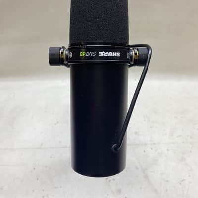 Shure SM7dB Cardioid Dynamic Microphone with Built-In Preamp 2023 - Present - Black image 5