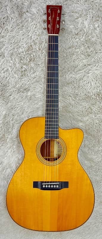 2005 Martin OMC-28 Lawrence Juber Signature Model acoustic guitar with case image 1