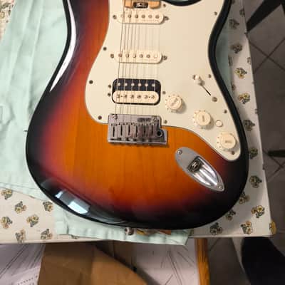 Fender American Elite Stratocaster HSS Shawbucker with Maple Fretboard 2016 - 2019 - 3-Color Sunburst image 7