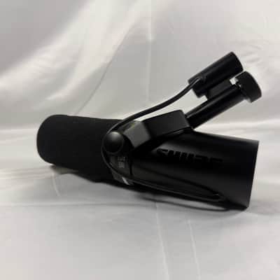 Shure SM7dB Cardioid Dynamic Microphone with Built-In Preamp 2023 - Present - Black image 1